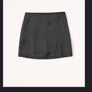 Abercrombie Womens Black satin skort size large
